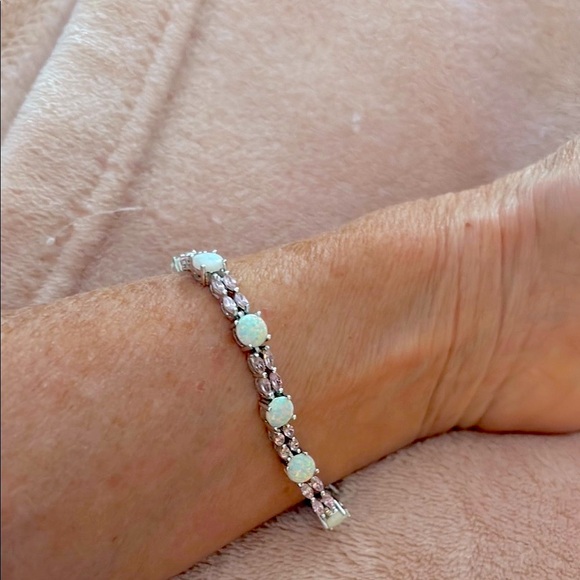 Jewelry - Elegant Silver Opal Bracelet
